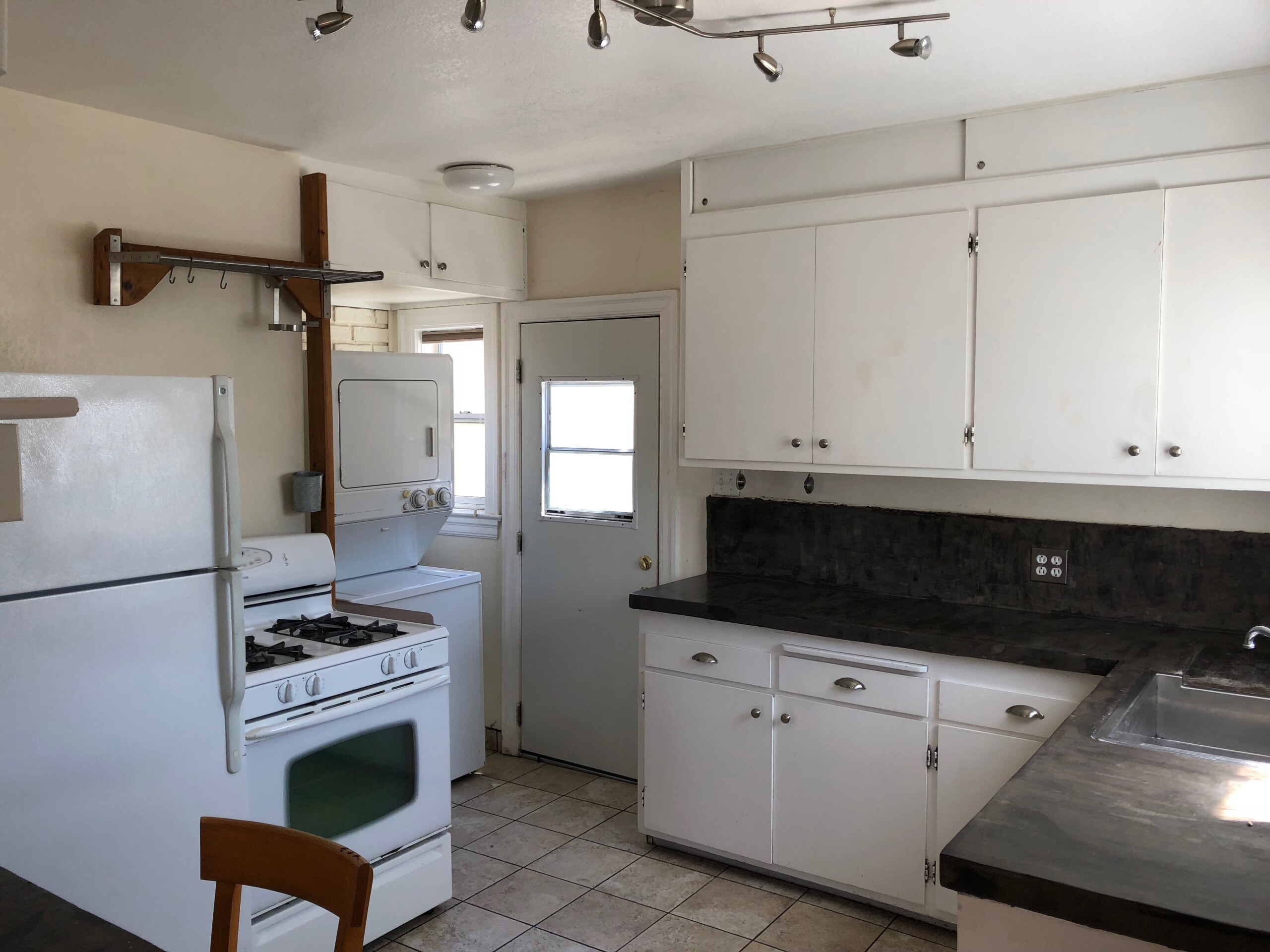 (15) KITCHEN ENTRY BEFORE