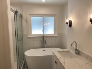 18 - Main Bathroom(2)