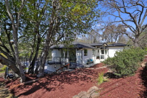 72-web-or-mls-57-print-2021 Doris Ave Exteriors-7