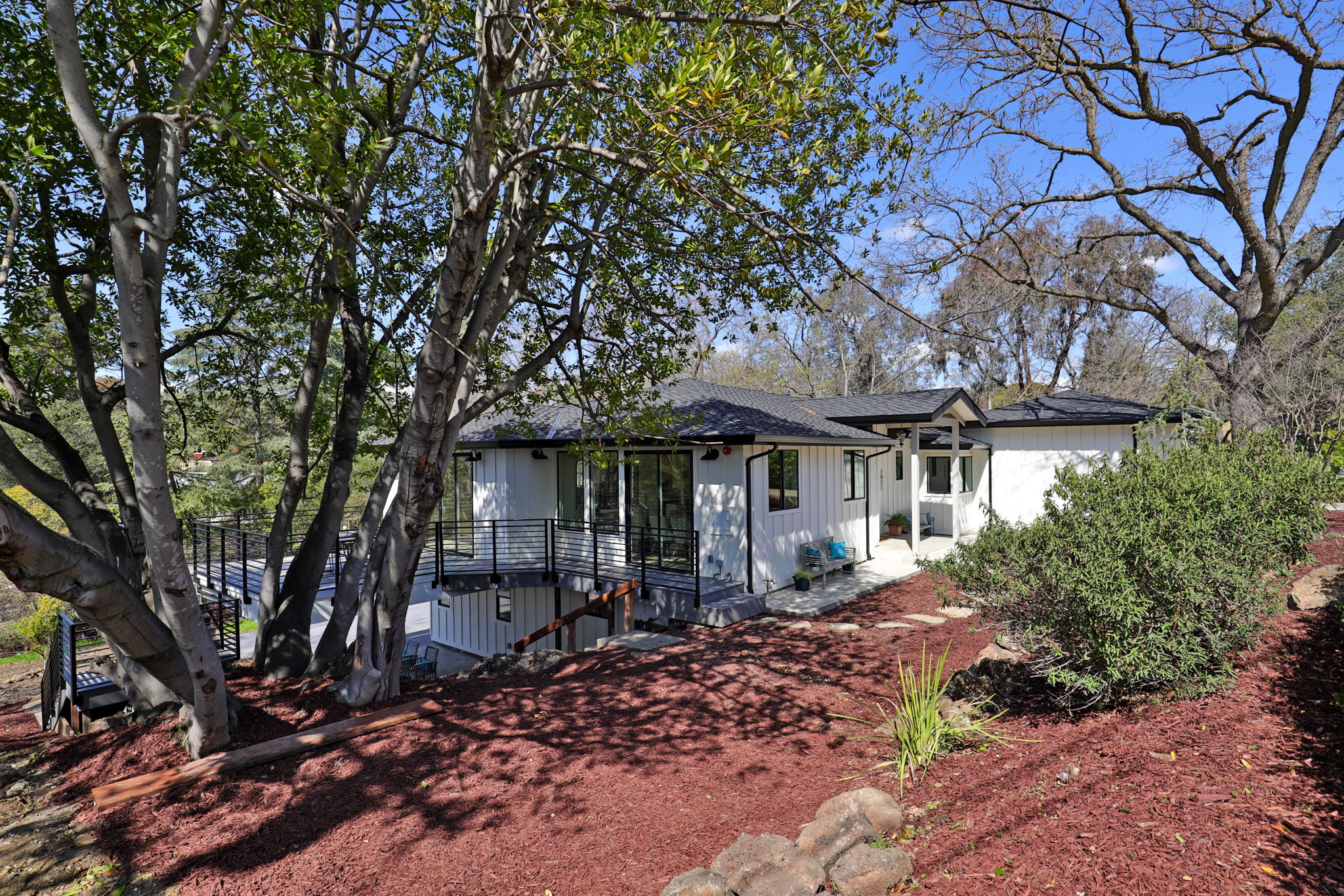 72-web-or-mls-57-print-2021 Doris Ave Exteriors-7